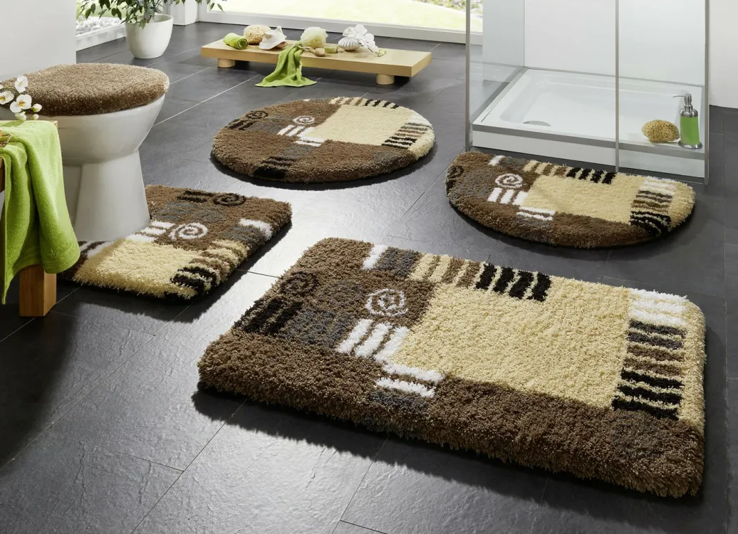 Heimtextilien>Badgarnitur mit rutschhemmend latexierter Rückseite