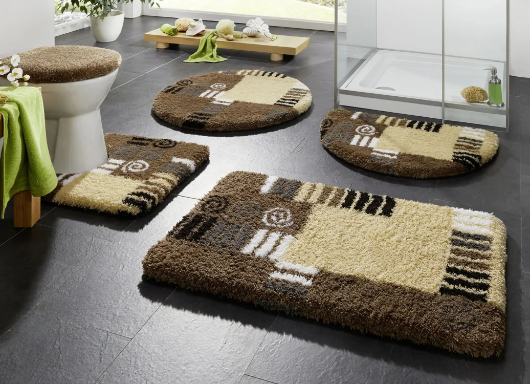 Heimtextilien>Badgarnitur mit rutschhemmend latexierter Rückseite