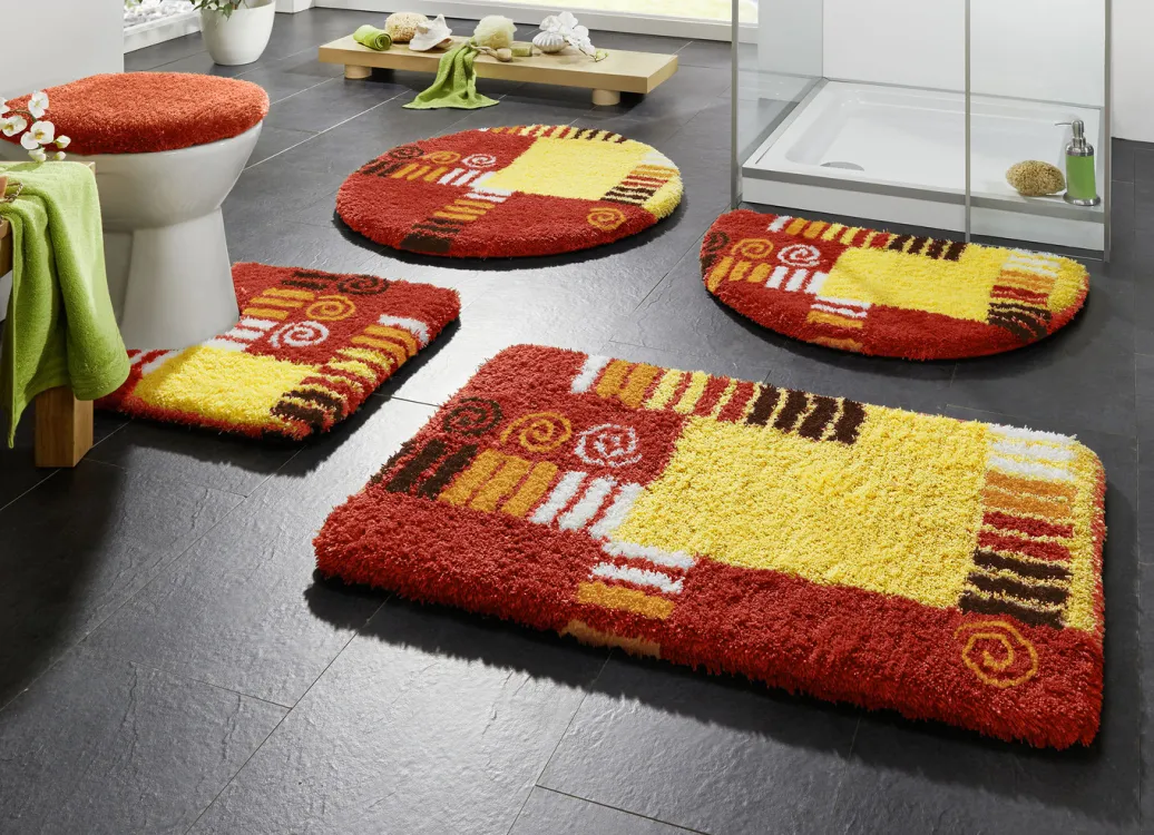 Heimtextilien>Badgarnitur mit rutschhemmend latexierter Rückseite