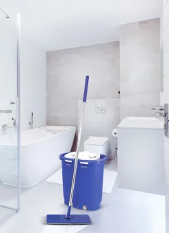 LIVINGTON Reinigung>Bodenwisch-System mit integrierter Auswringfunktion von BLAU