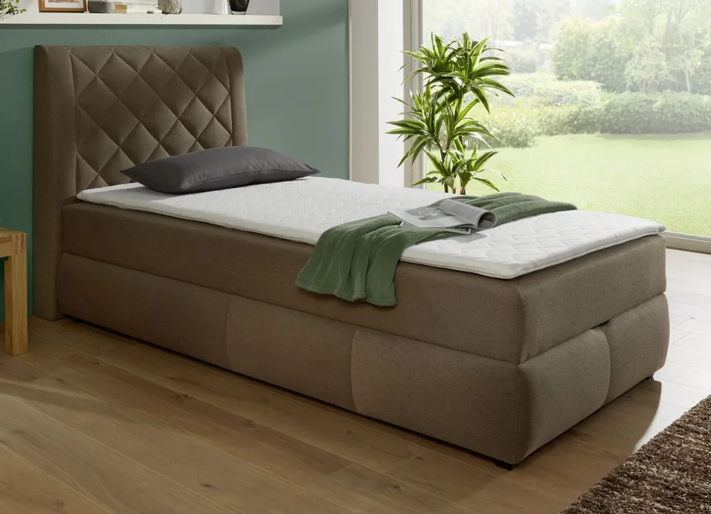 Möbel>Boxspringbett mit Bettkasten und Topper