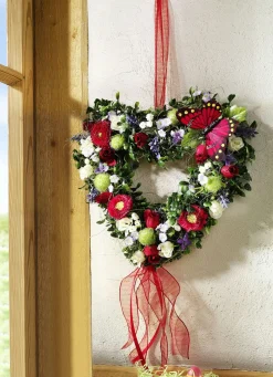 Dekoration>Buchsbaumherz mit Schmetterling ROT