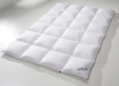 OBB Heimtextilien></noscript>Daunen-Bettwarenprogramm zum 125 Jahre Jubiläum WEISS