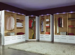 Möbel></noscript>Drehtürenschränke mit kunststoffbeschichteter Oberfläche