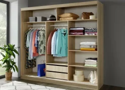 Möbel></noscript>Durchdachter Schwebetürenschrank mit Spiegelfront