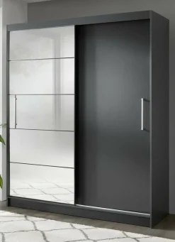 Möbel></noscript>Durchdachter Schwebetürenschrank mit Spiegelfront