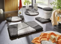 Heimtextilien></noscript>Farbenfrohe Badgarnitur mit rutschhemmender Rückseite