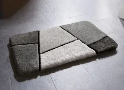 Heimtextilien></noscript>Farbenfrohe Badgarnitur mit rutschhemmender Rückseite