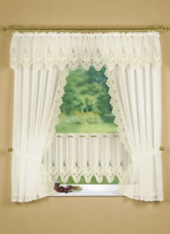 PLAUENER STICKEREI Heimtextilien></noscript>Fensterdekoration mit aufwendiger