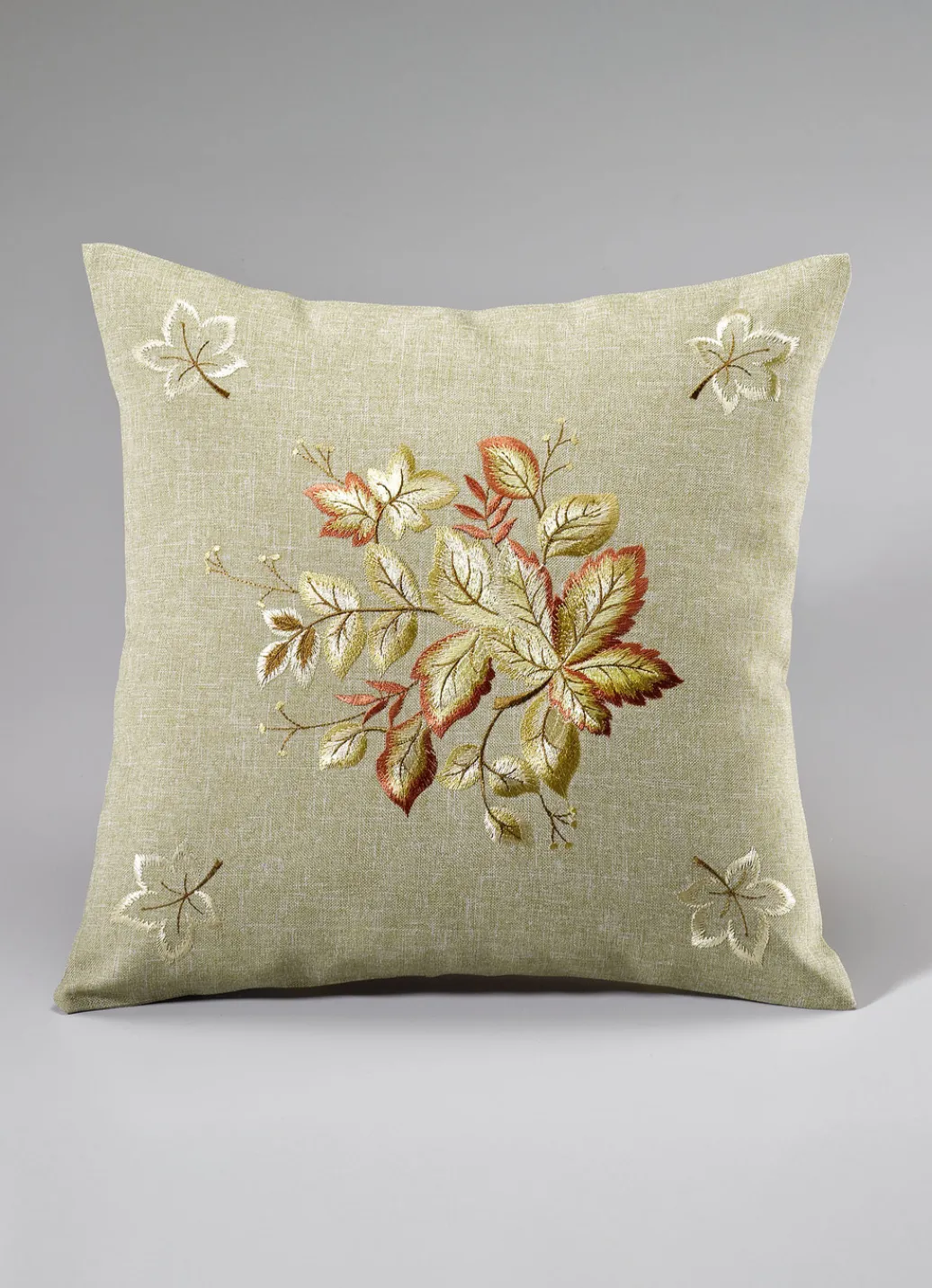 Dekoration|Heimtextilien>Filigran gearbeitete Tisch- und Raumdekoration