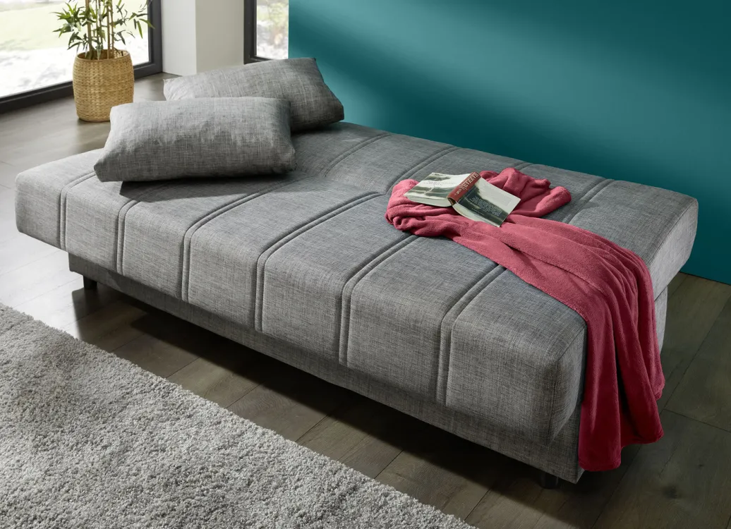 Möbel>Frei im Raum aufstellbares Schlafsofa mit Dekokissen und Bettkasten