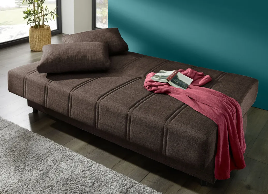 Möbel>Frei im Raum aufstellbares Schlafsofa mit Dekokissen und Bettkasten