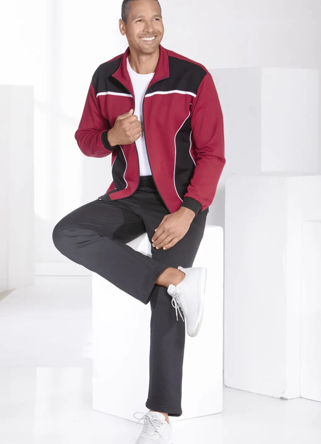 Sport- & Freizeitmode>Freizeitanzug mit Kordelzug im Dehnbund ROT-SCHWARZ