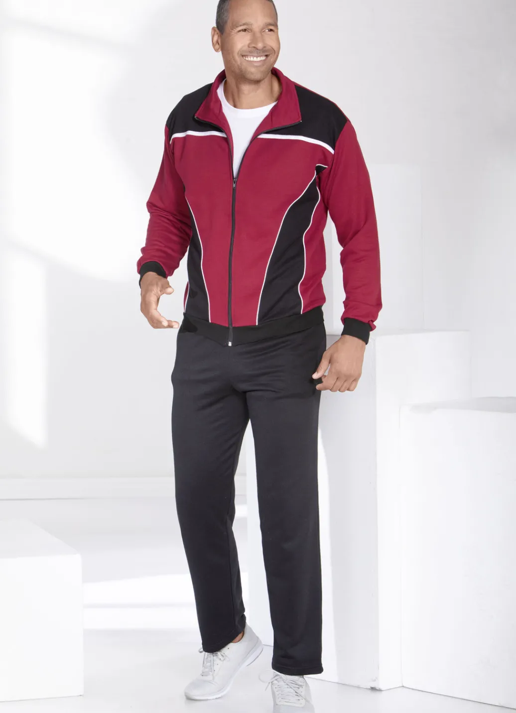 Sport- & Freizeitmode>Freizeitanzug mit Kordelzug im Dehnbund ROT-SCHWARZ