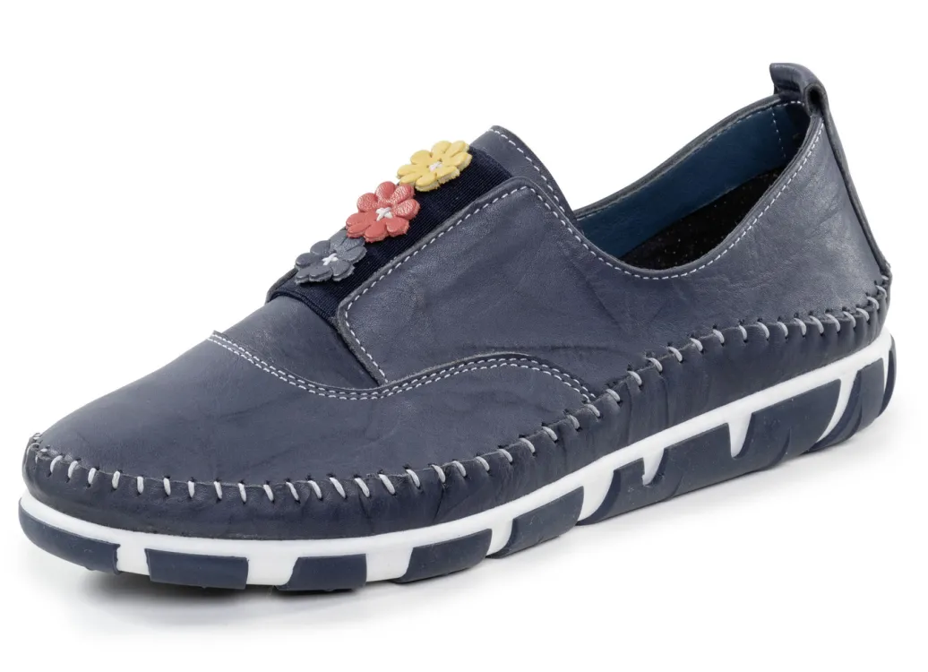 Gemini Schuhe|Damenschuhe>Slipper mit dezenter Knitter-Struktur und bunten Leder-Blüten