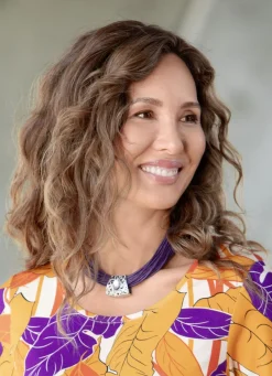 Damen-Modeschmuck></noscript>Halskette mit mehrreihigem Textilband LILA