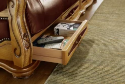 Möbel></noscript>Italienische Polstermöbel mit Bezug aus echtem Leder