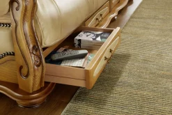 Möbel></noscript>Italienische Polstermöbel mit Bezug aus echtem Leder