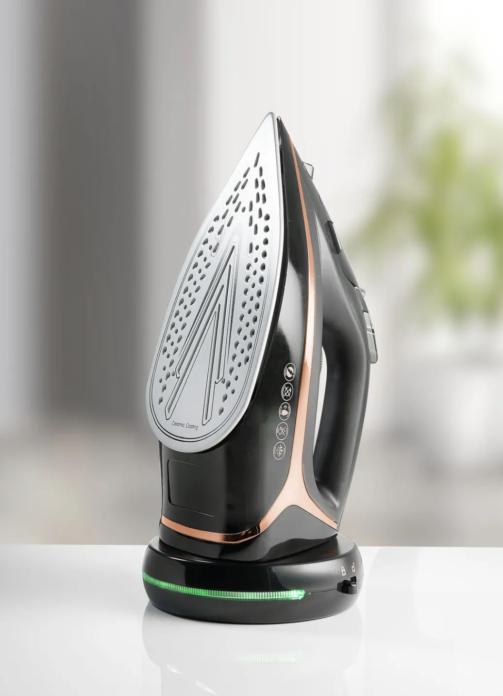 Bügeln>Kabelloses Dampfbügeleisen SCHWARZ-ROSEGOLD
