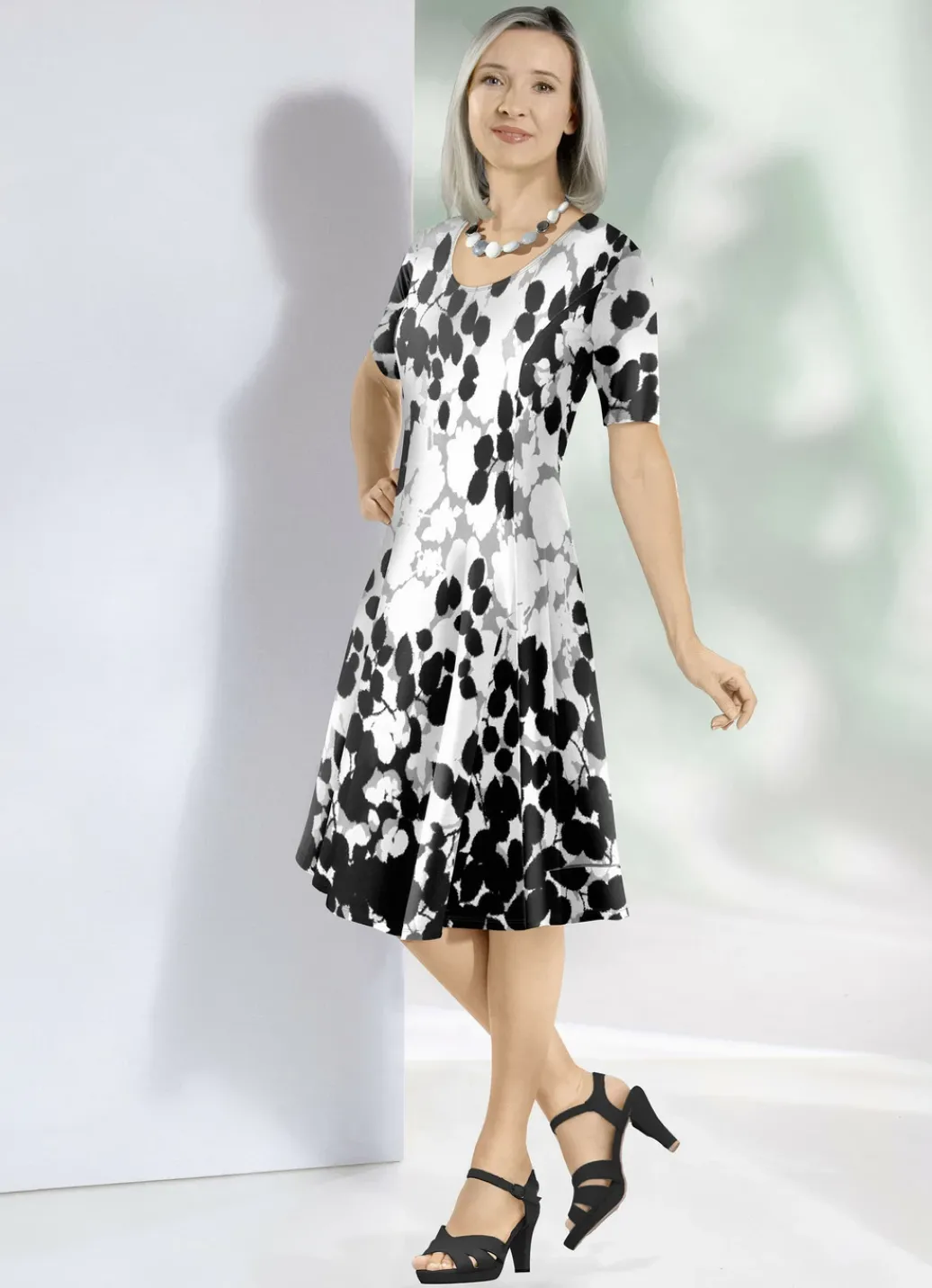 KLAUS MODELLE MADE IN GERMANY Kleider>Kleid mit ausdruckstarkem Bordüren-Druck SCHWARZ-GRAU