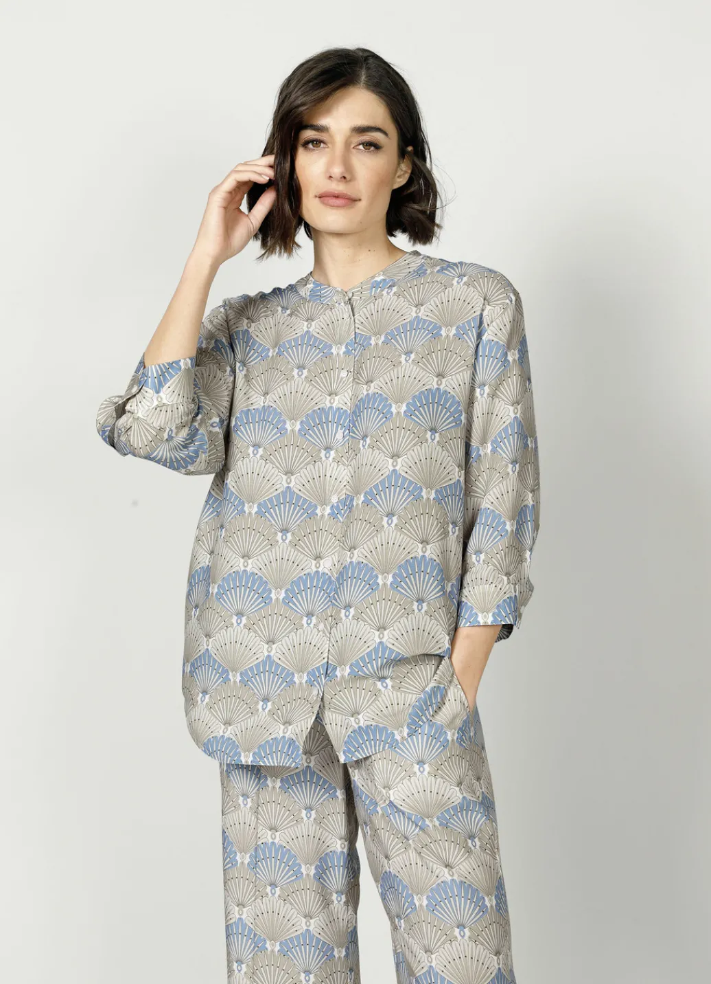 Blusen & Tuniken>Longbluse mit harmonischem Druck BLAU-TAUPE