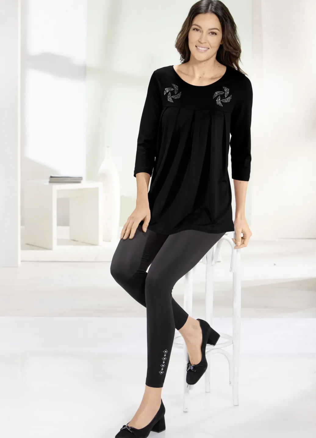 Shirts>Longshirt mit Zierplättchen in 3 Farben