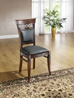 Möbel></noscript>Massive, hochwertige Sitzmöbel