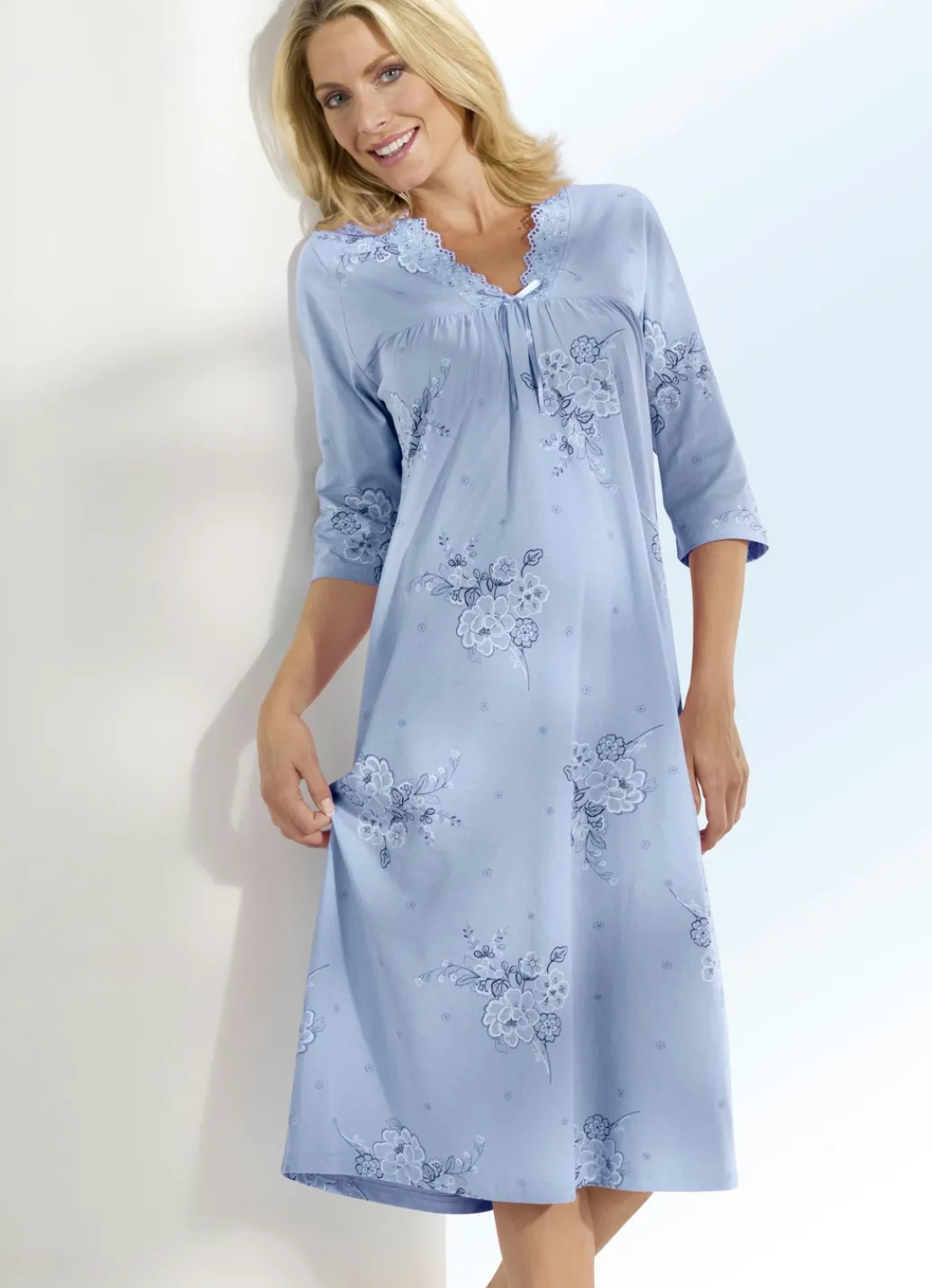 Damenwäsche|Nachtwäsche>Nachthemd, 3/4-lange Ärmel und V-Ausschnitt