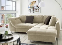 Möbel></noscript>Polsterecke mit Dekokissen