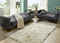 Möbel></noscript>Polstermöbel mit Bettfunktion und Dekokissen