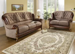 Möbel></noscript>Polstermöbel mit edlen Holzchatosen