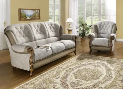 Möbel></noscript>Polstermöbel mit edlen Holzchatosen