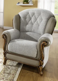 Möbel></noscript>Polstermöbel mit edlen Holzchatosen