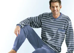 Herrenwäsche|Nachtwäsche>Schlafanzug mit Bündchenabschlüssen, V-Ausschnitt und garngefärbtem Ringeldessin