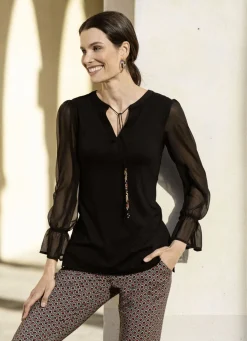 Shirts></noscript>Shirt mit ausgefallener Ausschnittverarbeitung in 2 Farben