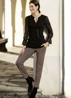 Shirts></noscript>Shirt mit ausgefallener Ausschnittverarbeitung in 2 Farben