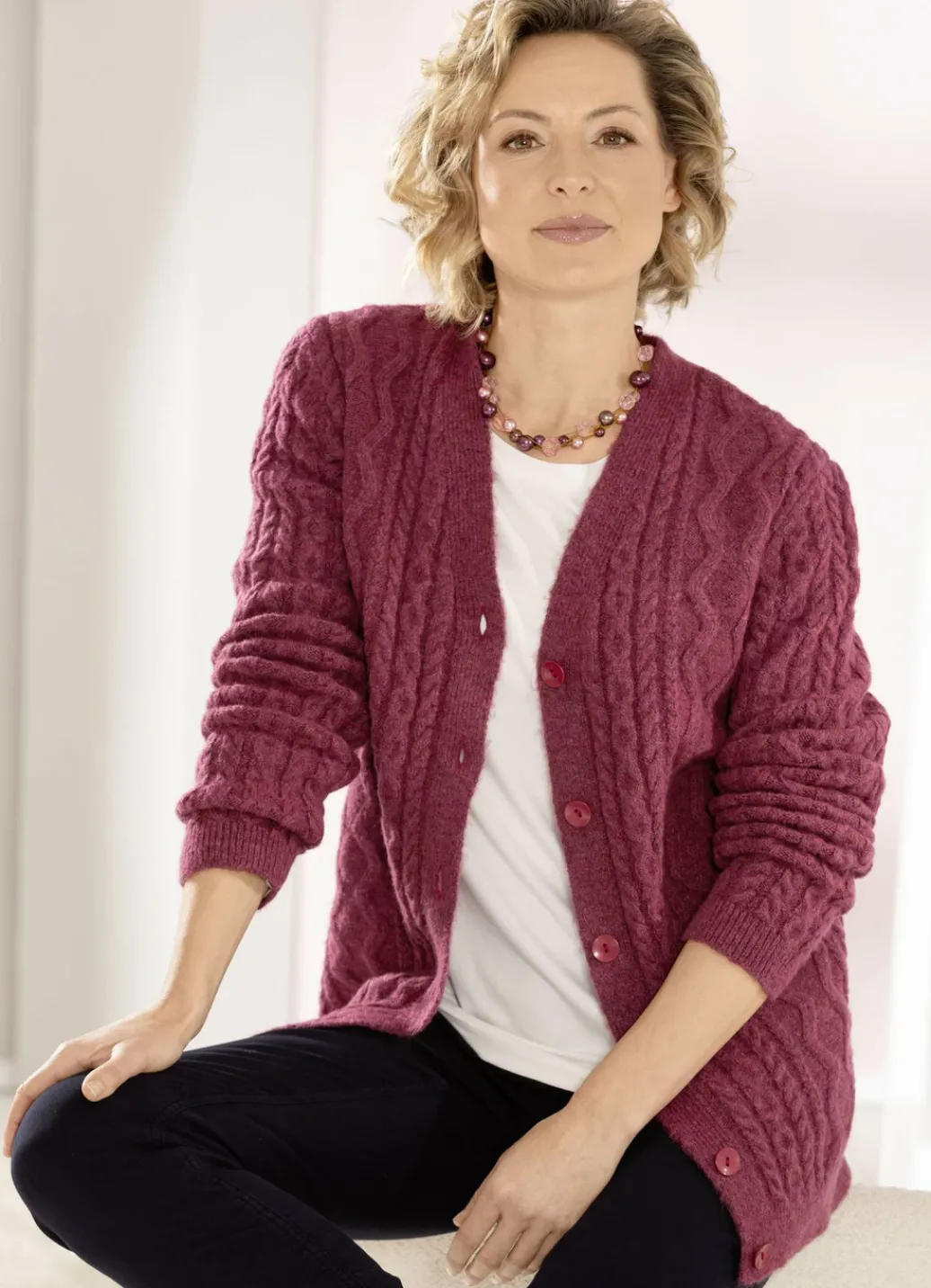 Pullover & Strickmode>Strickjacke in sehr flauschiger Qualität BEERE MELIERT