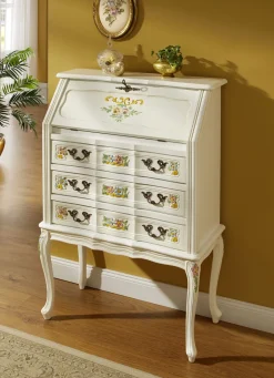 Möbel>Teilmassive Möbelserie mit kunstvollen Holzverzierungen