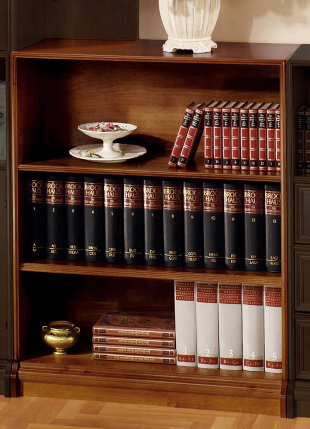 Möbel>Teilmassive Möbelserie mit Echtholzfurnier