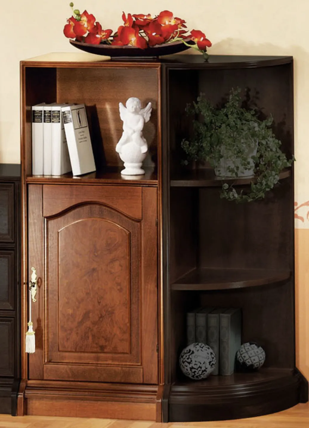 Möbel>Teilmassive Möbelserie mit Echtholzfurnier