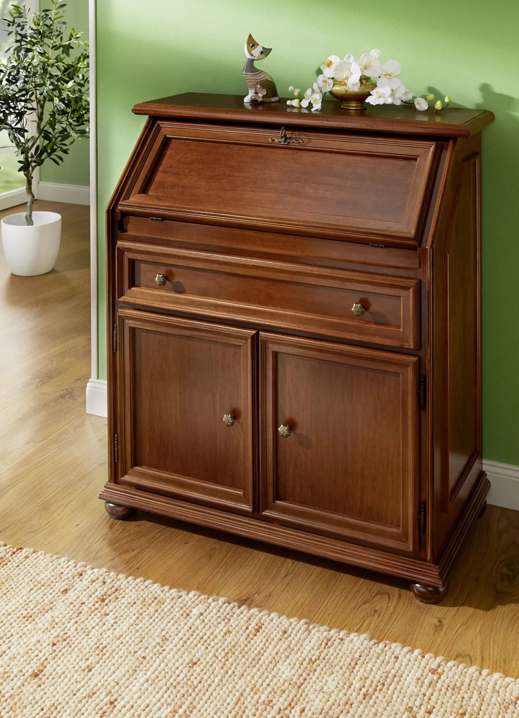 Möbel>Teilmassiver Sekretär mit Metallknöpfen