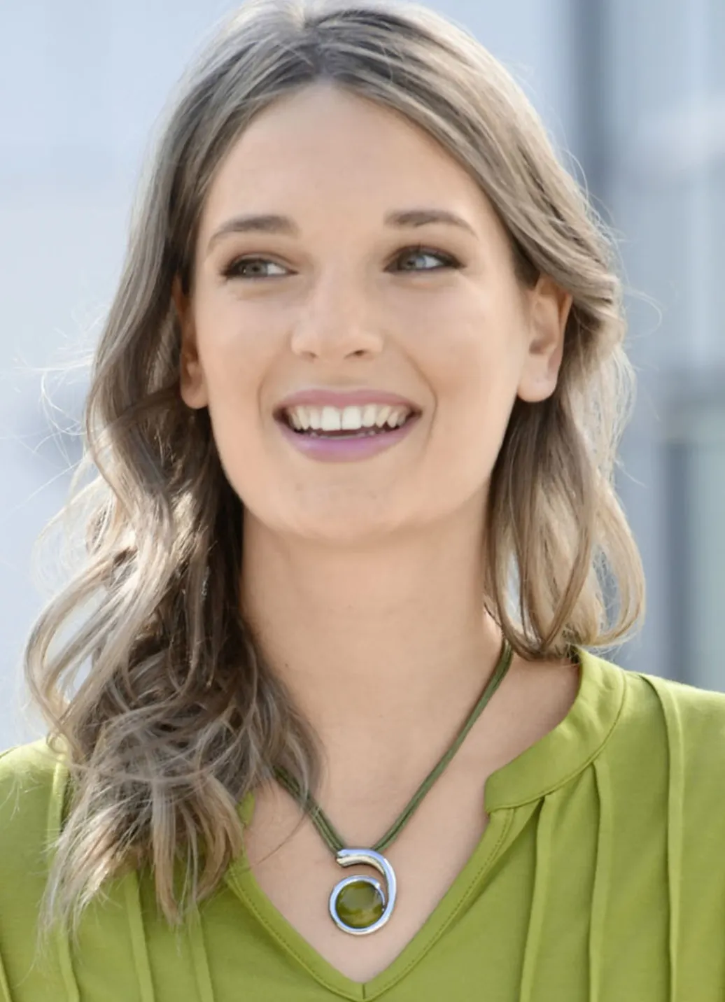 Damen-Modeschmuck>Textilkette mit Glas-Anhänger KHAKI