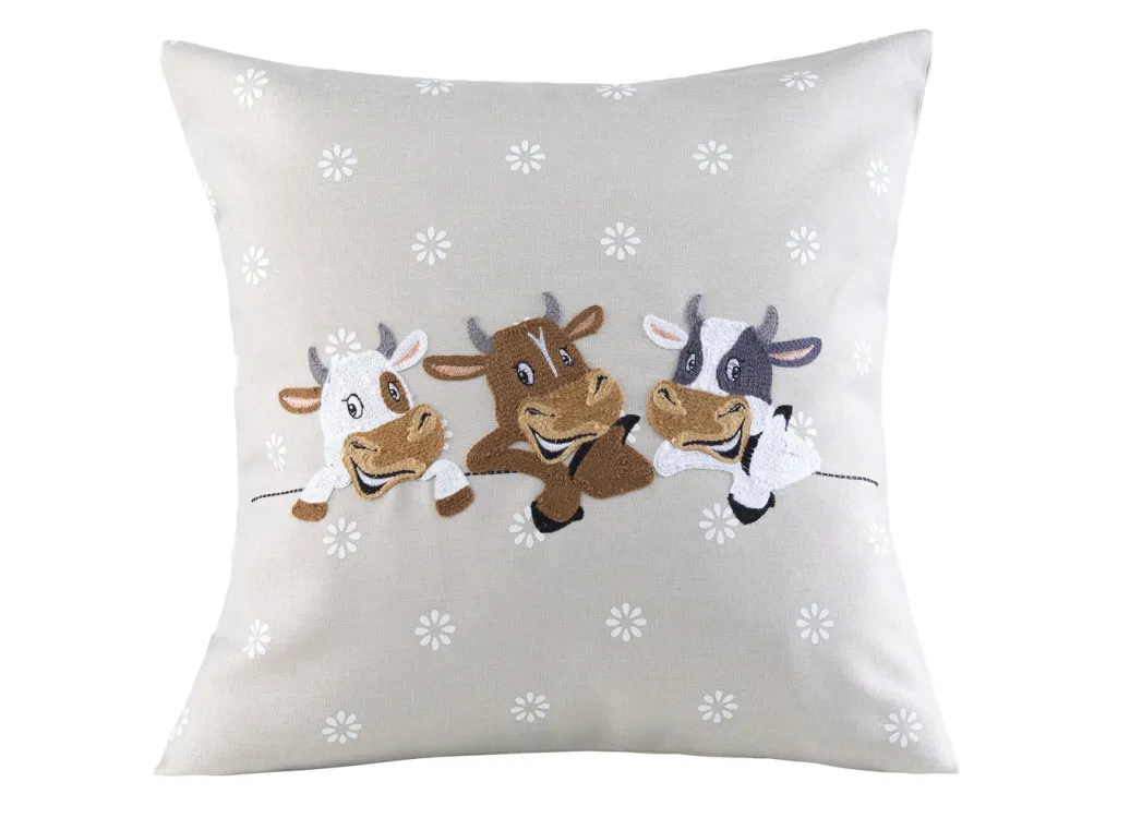 Heimtextilien>Tischdecke mit aufwendiger Stickerei