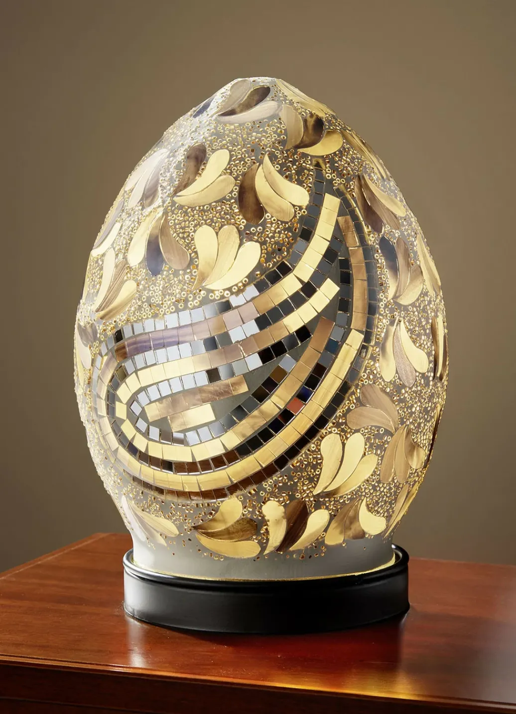 Möbel>Tischleuchte mit Mosaik aus Glasstücken