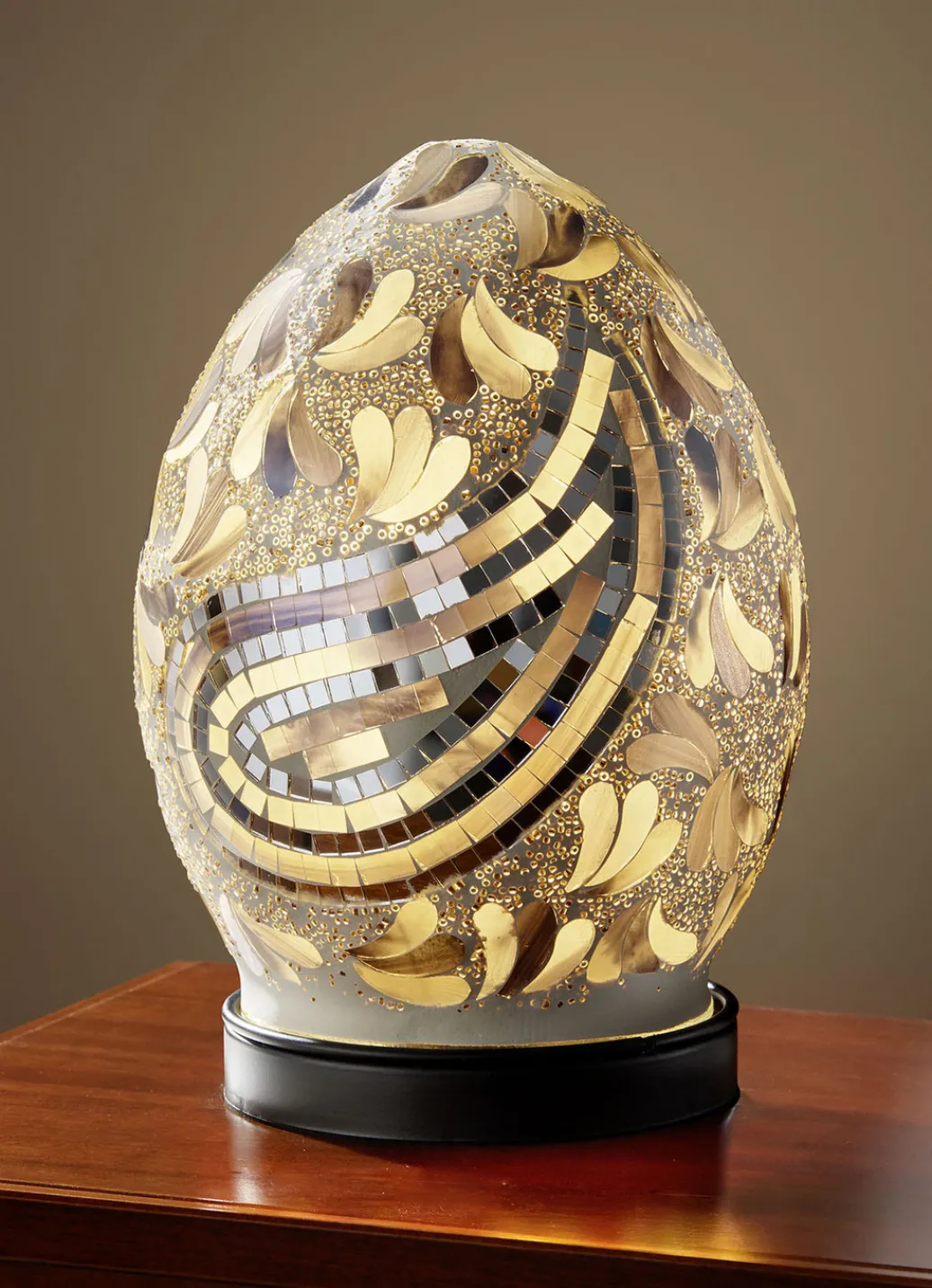 Möbel>Tischleuchte mit Mosaik aus Glasstücken