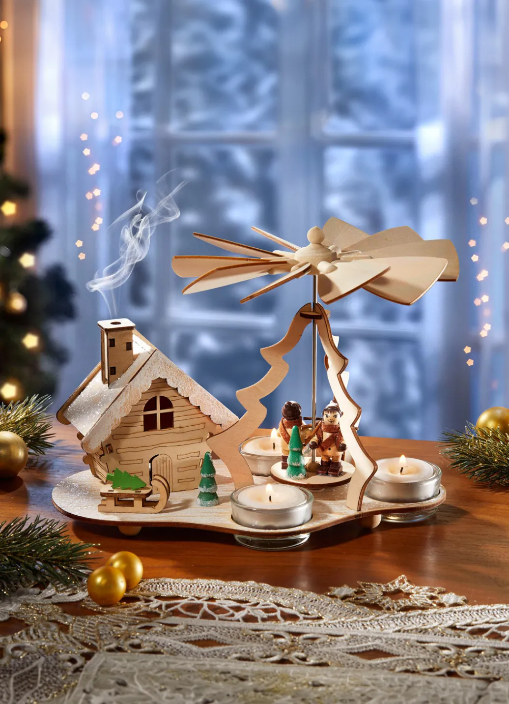 Weihnachtliche Dekorationen>Tischpyramide mit Räucherhaus NATUR