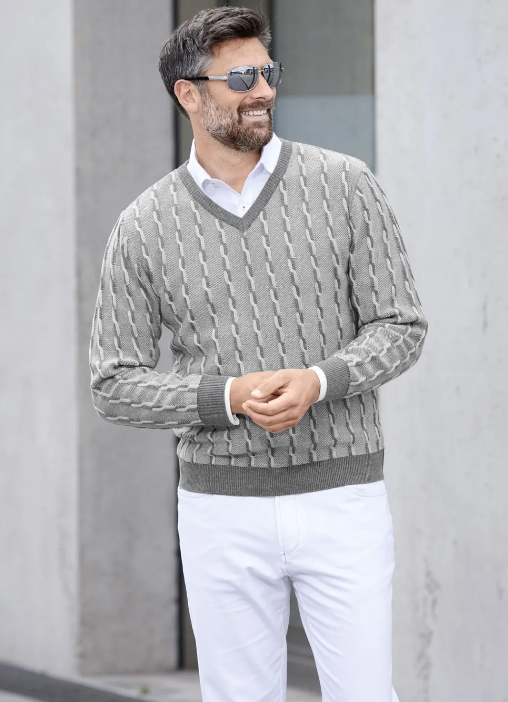 Pullover & Strickmode>V-Pullover mit markantem Halsausschnitt in 3 Farben