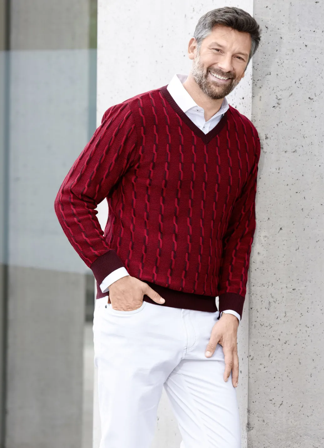 Pullover & Strickmode>V-Pullover mit markantem Halsausschnitt in 3 Farben