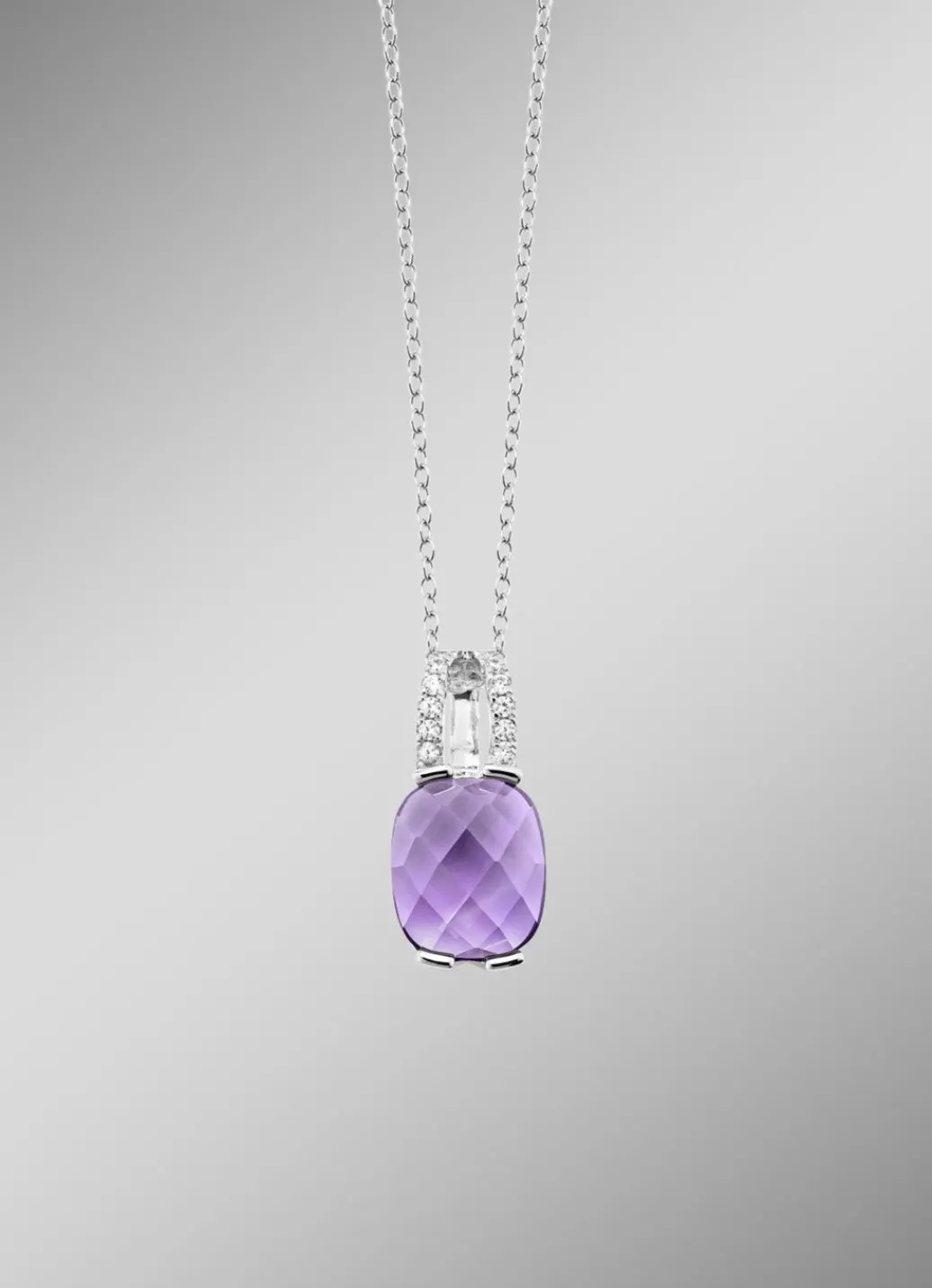 Damen-Edelsteinschmuck>Zauberhafte Eleganz: Anhänger mit echt Amethyst und Ankerkette