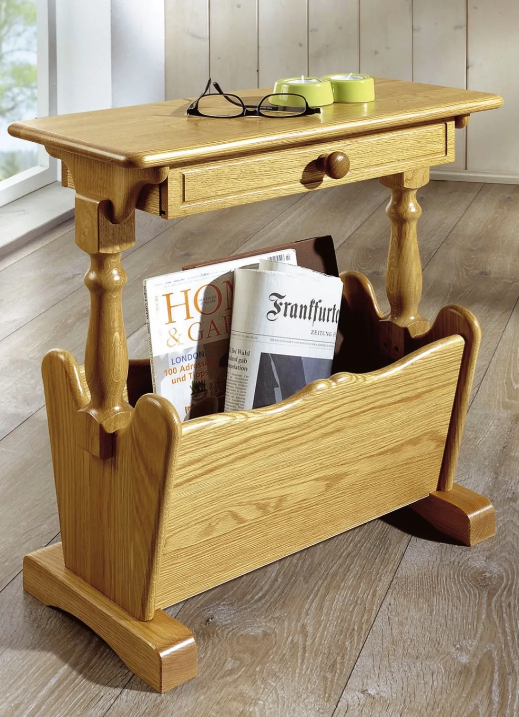 Möbel>Zeitungstisch aus massivem Eichenholz